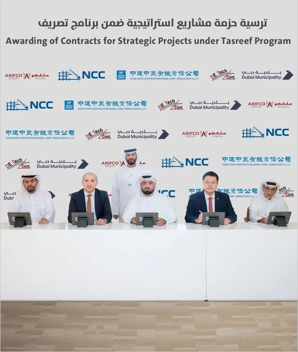 Dubai Municipality officials and contractors at the signing of Tasreef Phase 3 stormwater drainage contracts